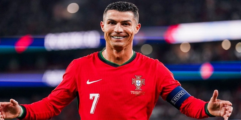 Huyền thoại Ronaldo - Nghĩ tới bóng đá là nghĩ tới anh.